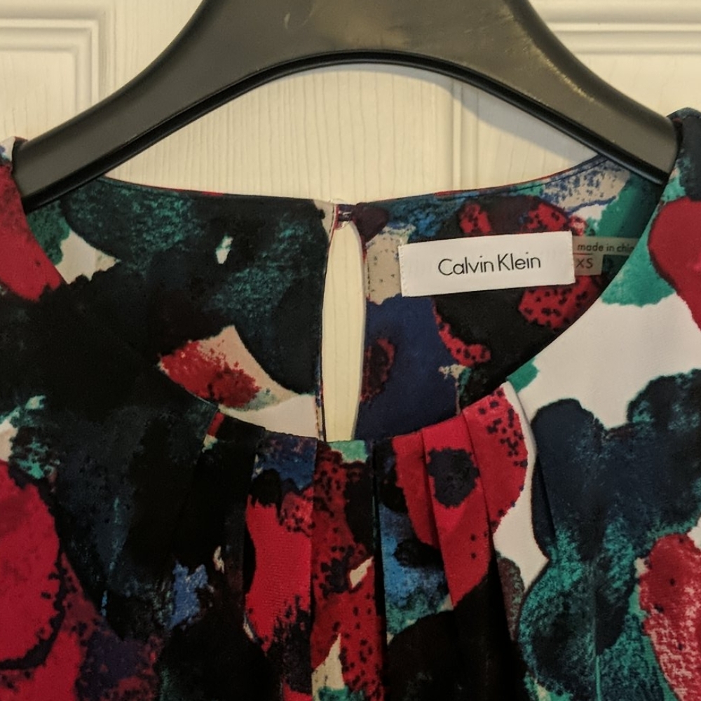 Calvin Klein pattern top - Picture 2 of 3